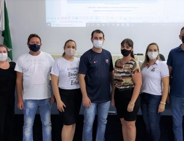 Mercedes participa da 1ª Conferência Intermunicipal de Educação